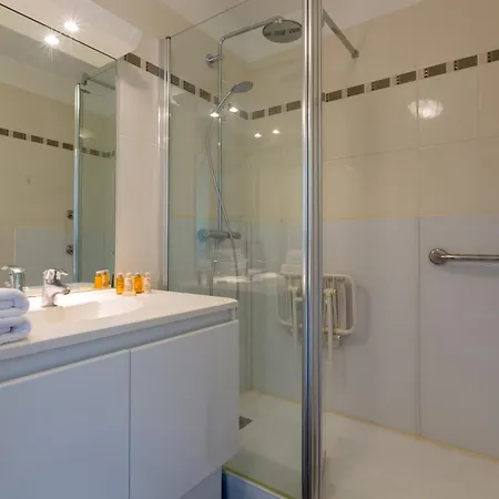 Apartment Veeve - A Pop Of Colour