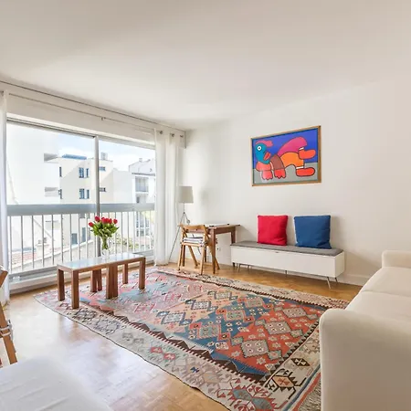 Apartment Veeve - A Pop Of Colour *
